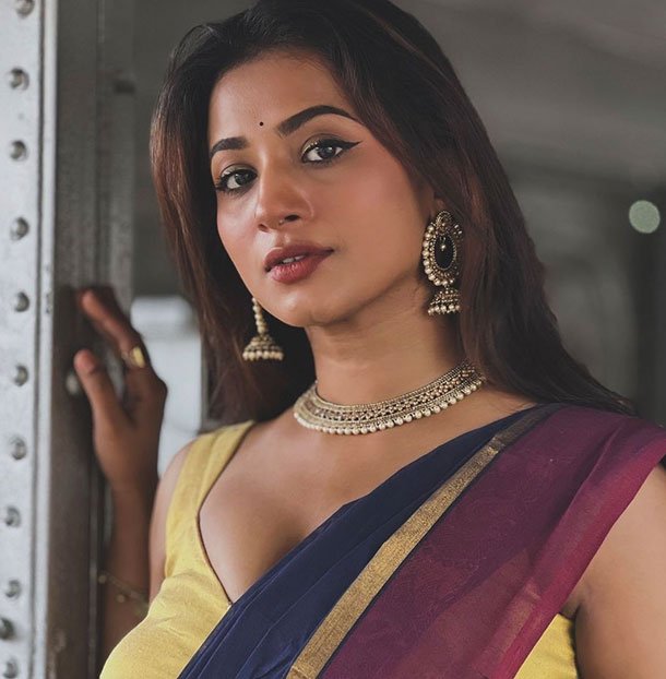 female Call Girls in Lucknow